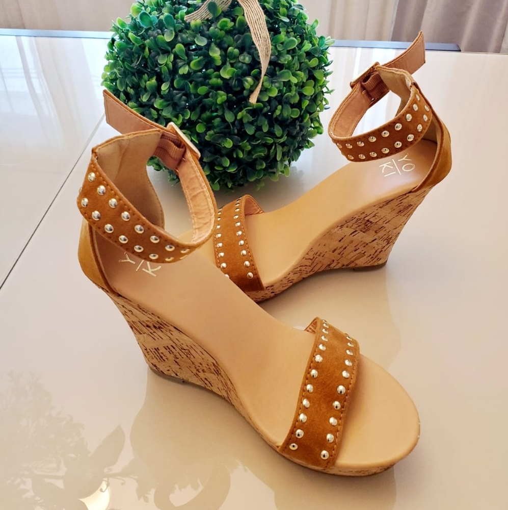 YOKI platform sandal Size 7.5